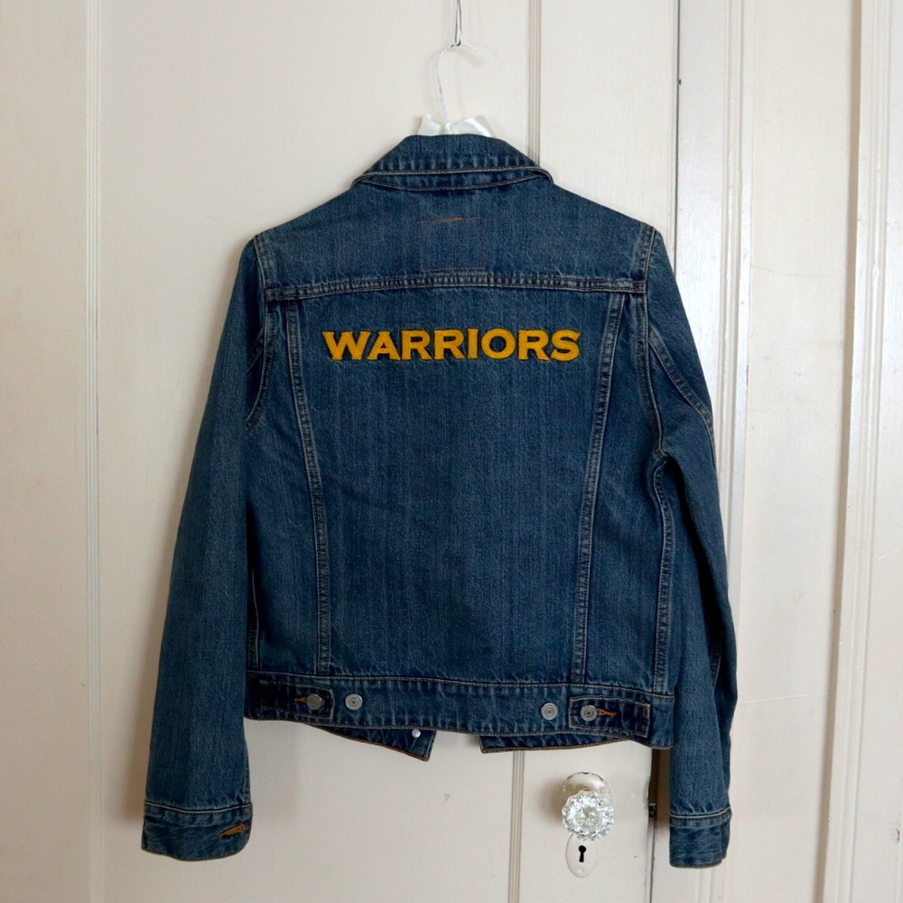 Golden State Warriors jean jacket by Levi's. Perfect jacket for game days 😉